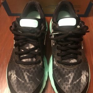 Brooks woman’s Launch 3 size 6